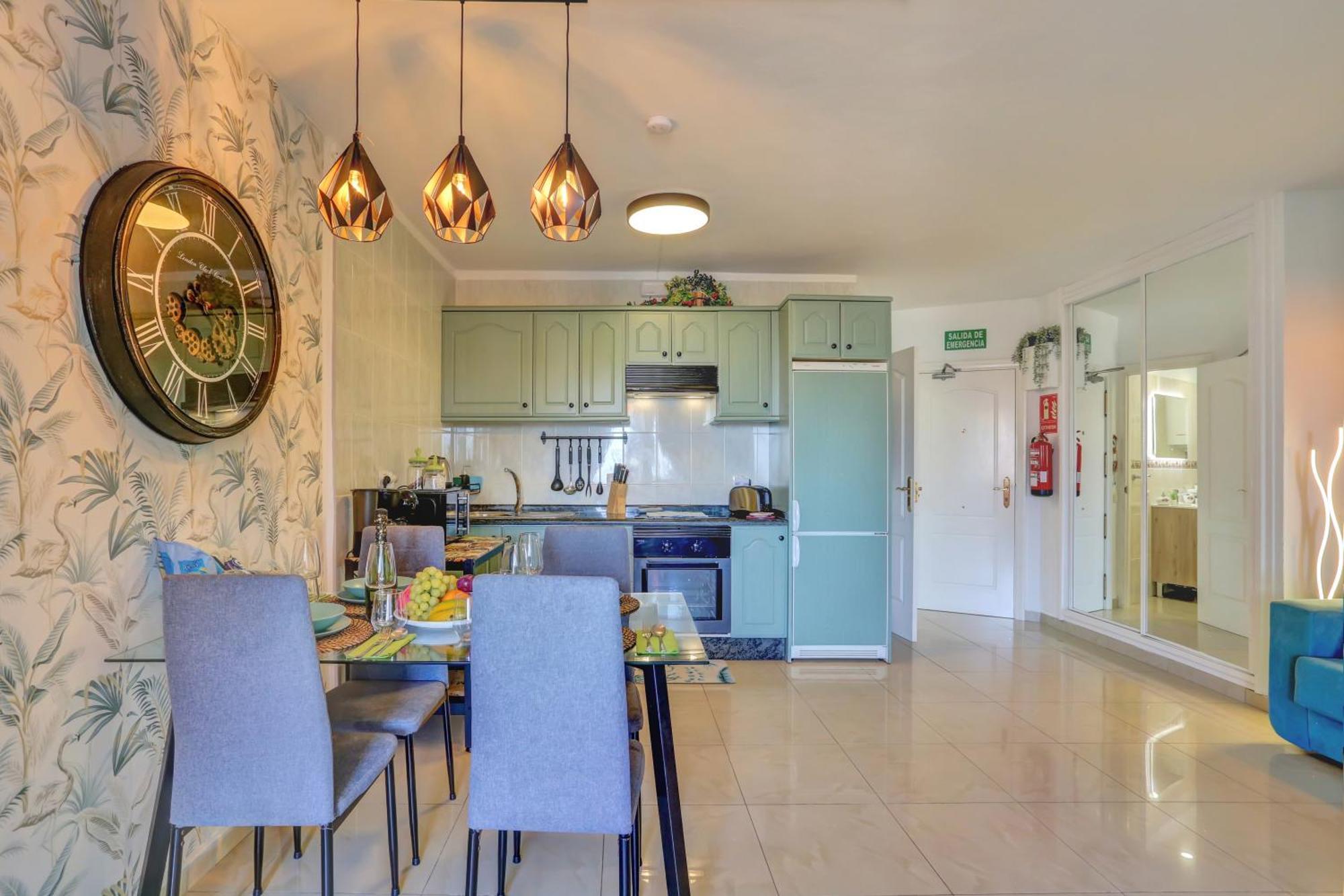 Luxory Dreamy Sunset, Seafront, Direct Access To The Promenade,Wifi,Pool,Free Parking Apartment Los Cristianos  Bagian luar foto