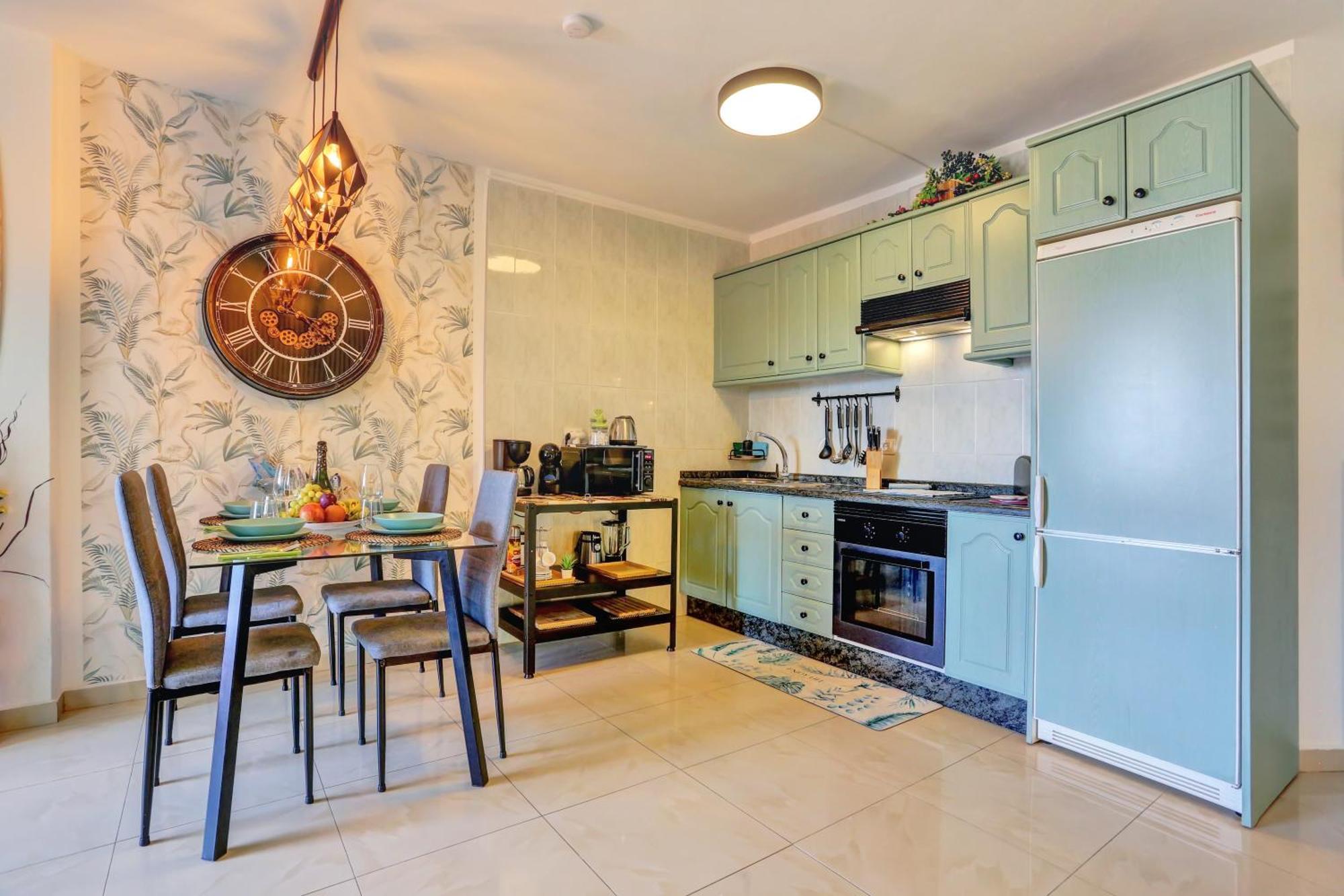 Luxory Dreamy Sunset, Seafront, Direct Access To The Promenade,Wifi,Pool,Free Parking Apartment Los Cristianos  Bagian luar foto